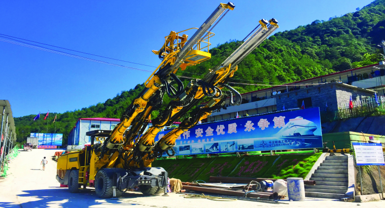 三臂鑿巖臺(tái)車