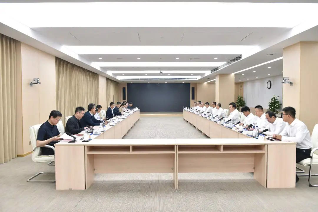 公司主要領導會見北京市朝陽區委副書記、區長吳小杰