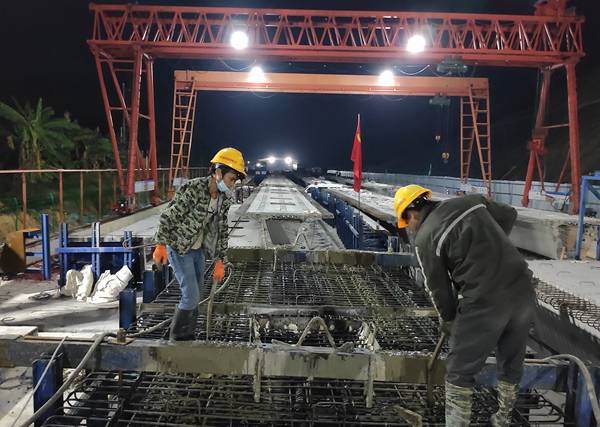 1582592272680805.jpg 廣西荔玉20標節后復工首片20米箱梁澆筑完成_副本.jpg